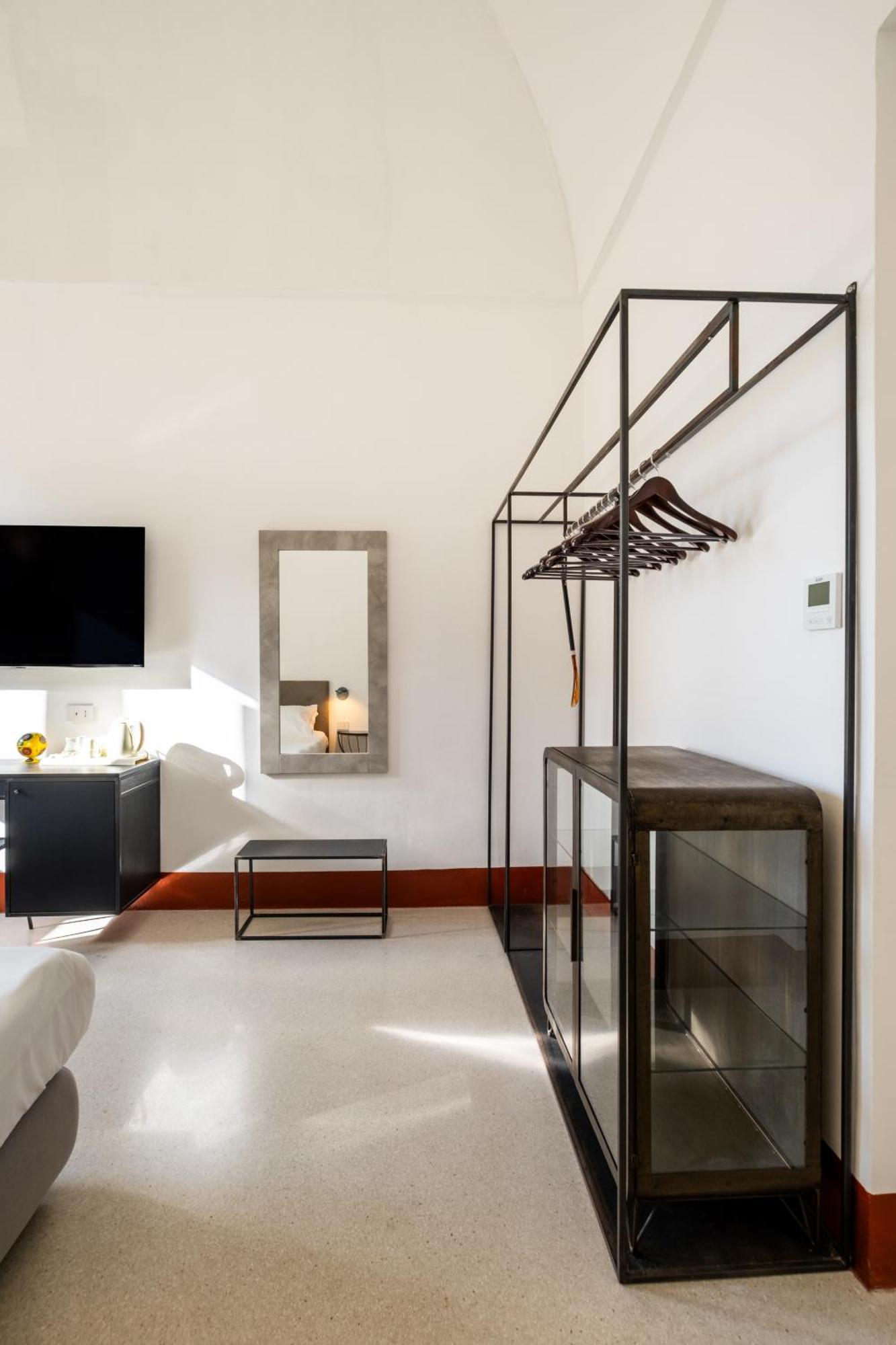 Dimora Del Vescovo Art Boutique Hotel มิแนร์วิโนดิเลชเช ภายนอก รูปภาพ