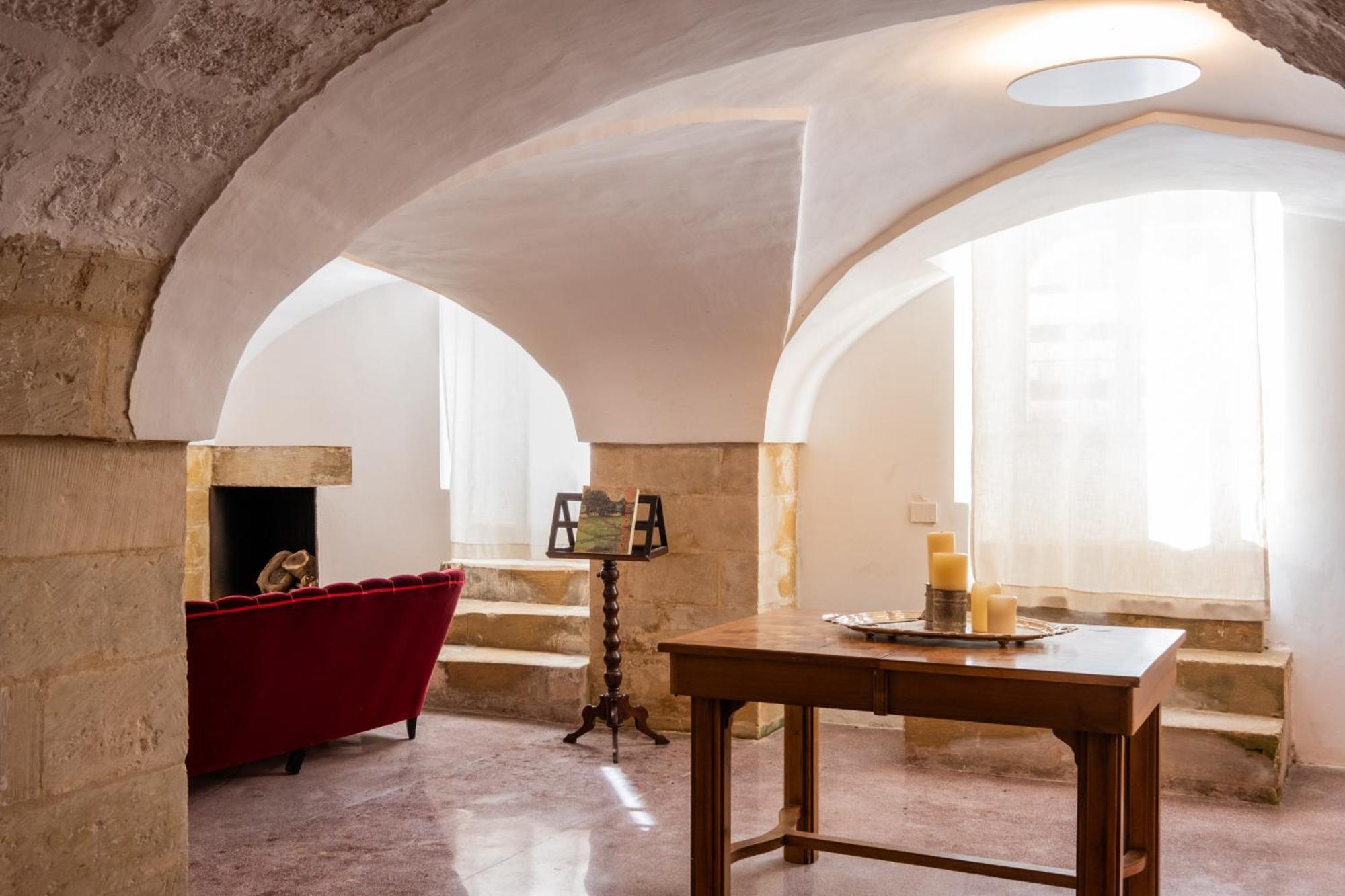 Dimora Del Vescovo Art Boutique Hotel มิแนร์วิโนดิเลชเช ภายนอก รูปภาพ