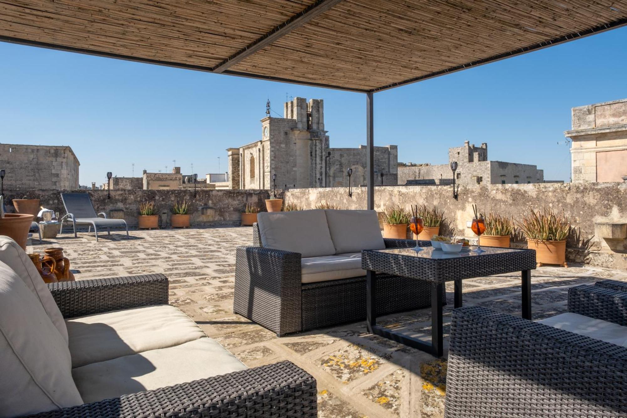 Dimora Del Vescovo Art Boutique Hotel มิแนร์วิโนดิเลชเช ภายนอก รูปภาพ