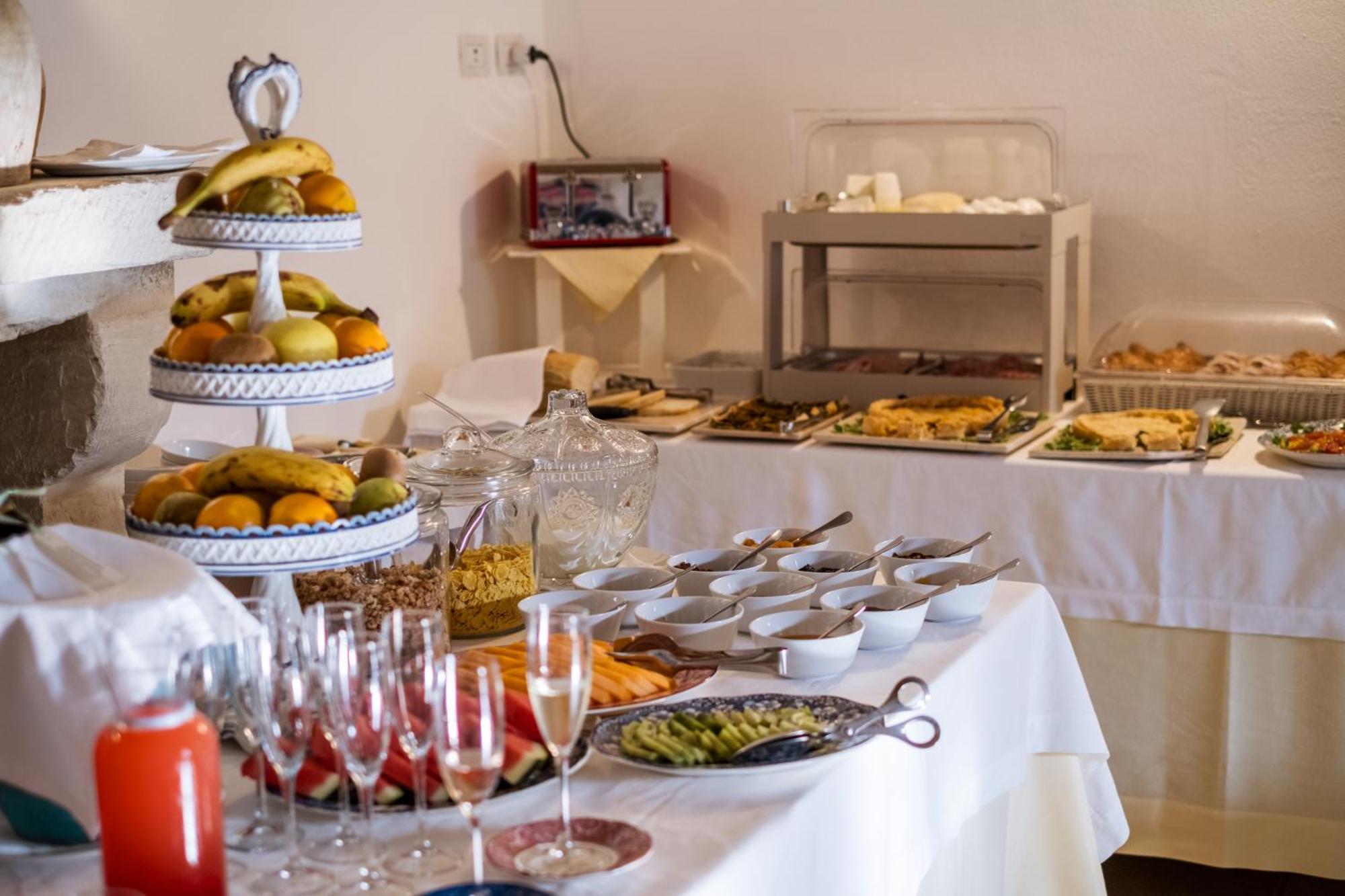 Dimora Del Vescovo Art Boutique Hotel มิแนร์วิโนดิเลชเช ภายนอก รูปภาพ